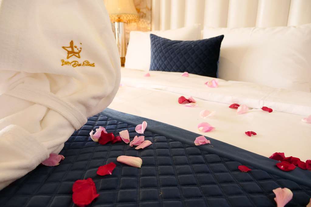 Lumiere Des Etoile Hotell Kuwait City Rum bild
